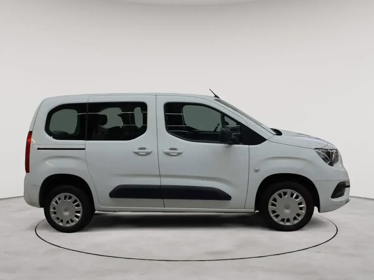 Gebraucht Opel Combo Life Edition 110 PS (80 kW) 2022 Jade weiß Kombi
