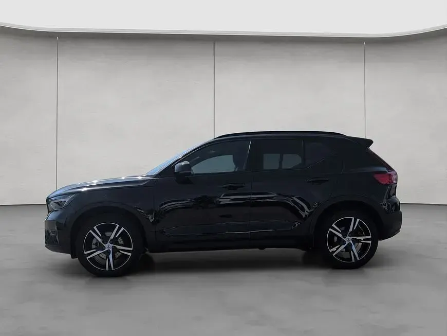 Gebraucht Volvo XC40 Plus 163 PS (119 kW) 2025 Onyx black / metallic SUV