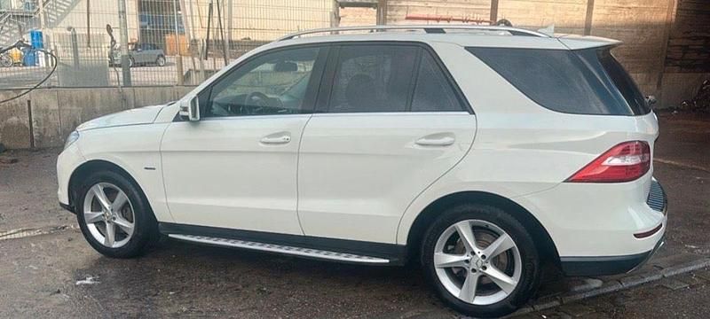Gebraucht Mercedes ML250 204 PS (150 kW) 2012 Weiß SUV