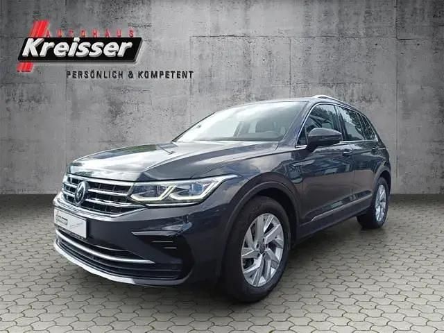 Gebraucht VW Tiguan Elegance 150 PS (110 kW) 2022 Grau (uranograu) SUV