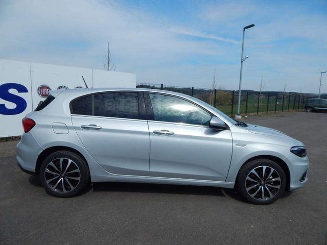 Gebraucht Fiat Tipo Lounge 120 PS (88 kW) 2017 Silber metallic Limousine