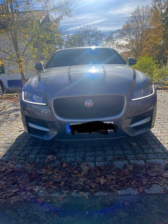 Gebraucht Jaguar XF R-Sport 300 PS (220 kW) 2017 Grau Limousine
