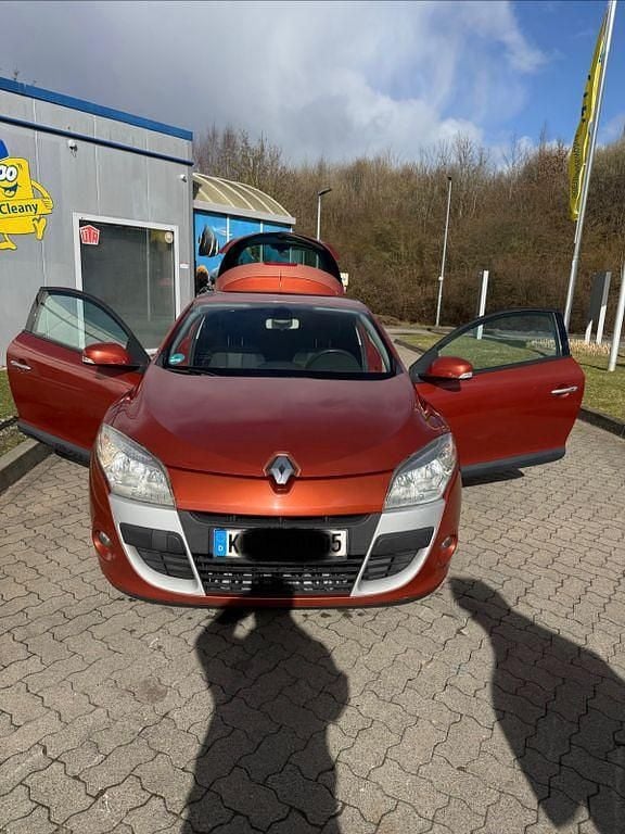 Gebraucht Renault Mégane III Dynamique 110 PS (80 kW) 2009 Orange Coupé