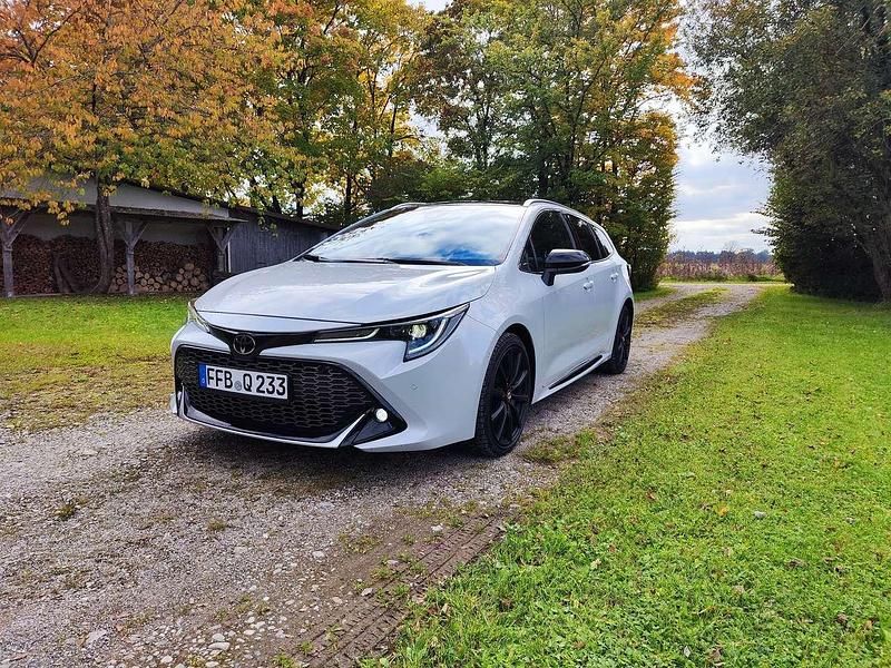 Grau Gebraucht 2021 Toyota Corolla Sport Kombi | 26.330 € (Etwas zu teuer) - Bild 1/4
