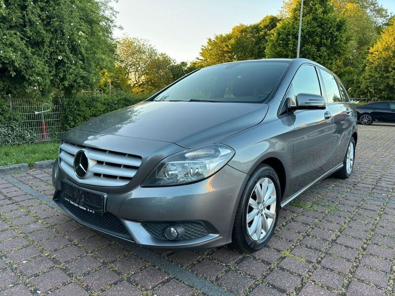 Grau Gebraucht 2013 Mercedes B180 Van / Kleinbus | 11.900 € (Etwas zu teuer) - Bild 1/4