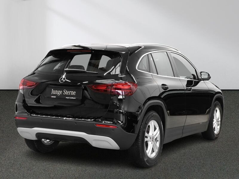 Gebraucht Mercedes GLA200 163 PS (119 kW) 2024 Schwarz SUV