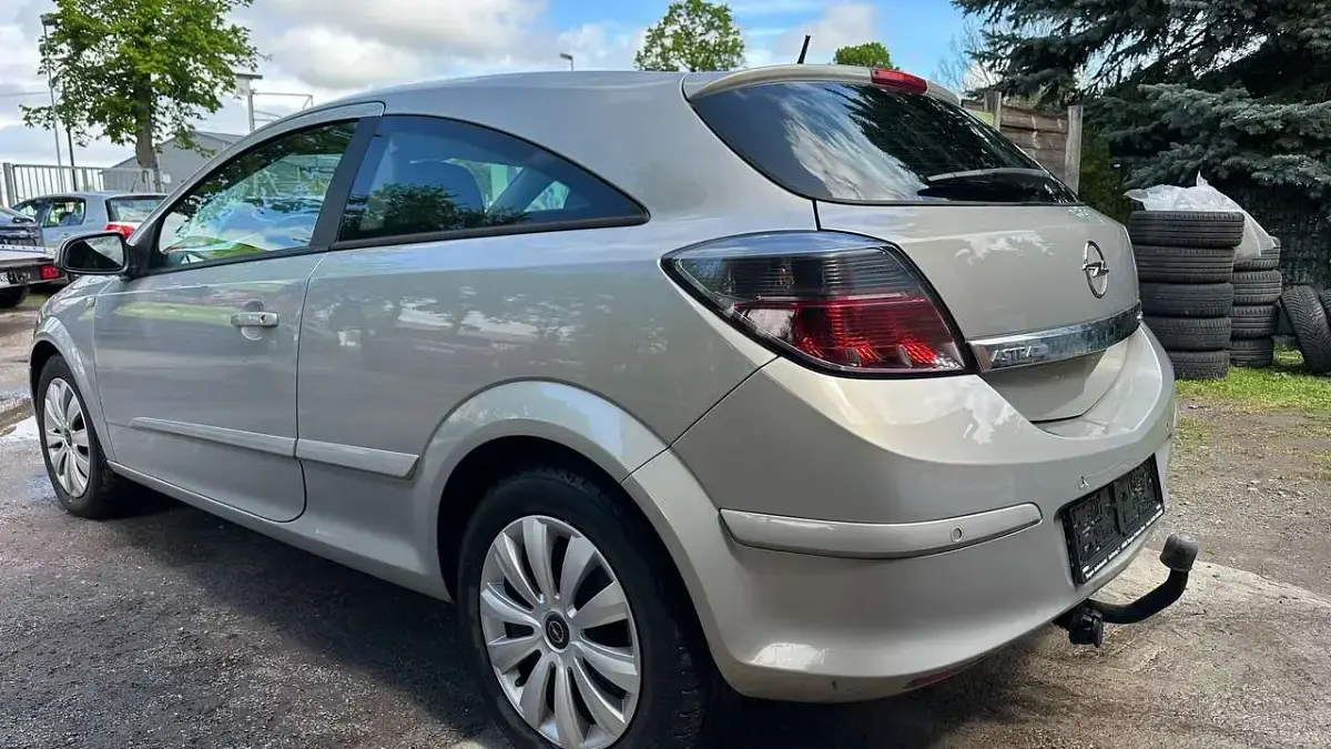 Gebraucht Opel Astra Catch Me 110 PS (80 kW) 2007 Pannacotta m2 Coupé