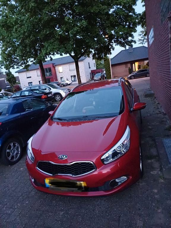 Gebraucht Kia Ceed Platinum Edition 128 PS (94 kW) 2014 Rot Kleinwagen