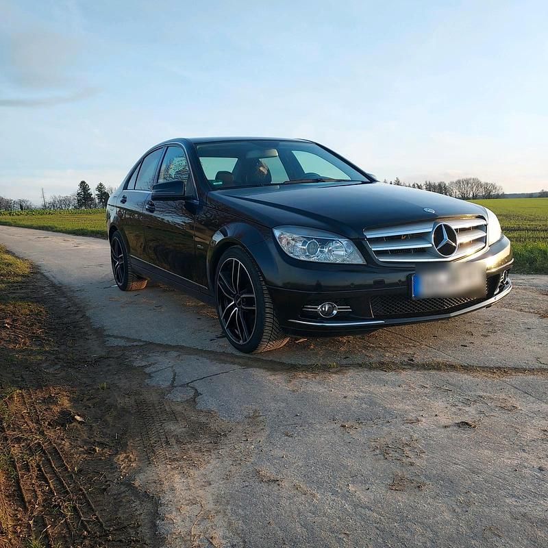 Schwarz Gebraucht 2011 Mercedes C220 Avantgarde Limousine | 6.990 € (Guter Preis) - Bild 1/4