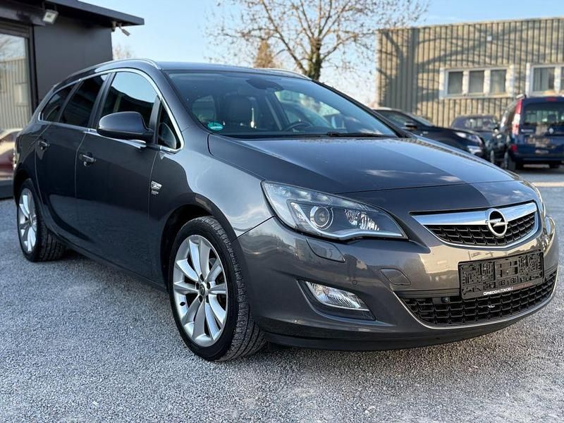 Gebraucht Opel Astra Innovation 140 PS (102 kW) 2011 Grau Kombi