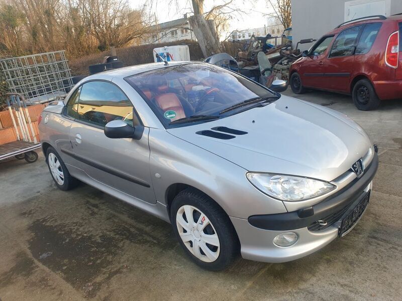 Grau Gebraucht 2003 Peugeot 206 CC Platinum Cabrio | 1.000 € (Superpreis) - Bild 1/4