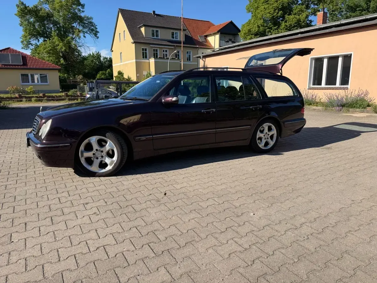 Gebraucht Mercedes E200 163 PS (119 kW) 2002 Schwarz Kombi
