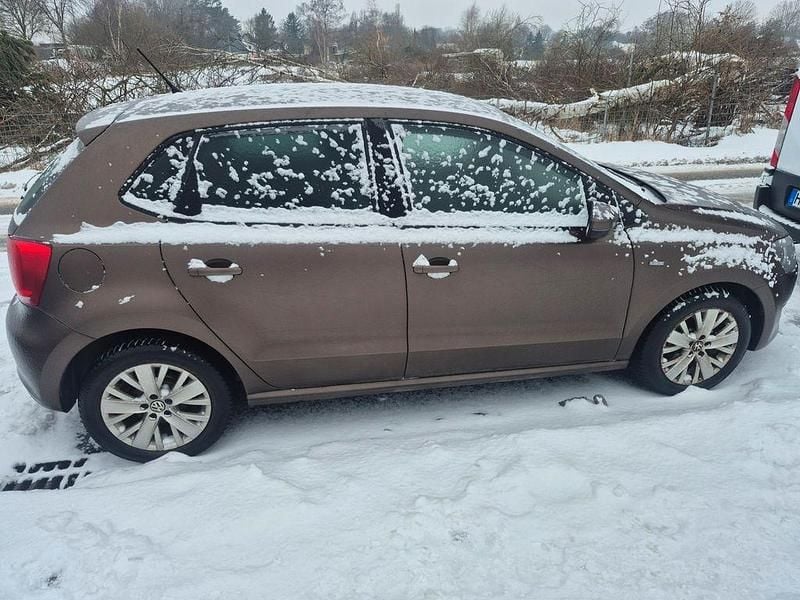 Braun Gebraucht 2013 VW Polo Life Kleinwagen | 4.900 € (Superpreis) - Bild 1/4