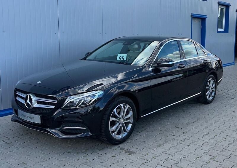 Schwarz Gebraucht 2015 Mercedes C180 Avantgarde Limousine | 19.399 € (Fairer Preis) - Bild 1/4
