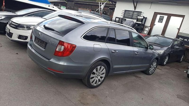 Gebraucht Skoda Superb Ambition 140 PS (102 kW) 2013 Limousine