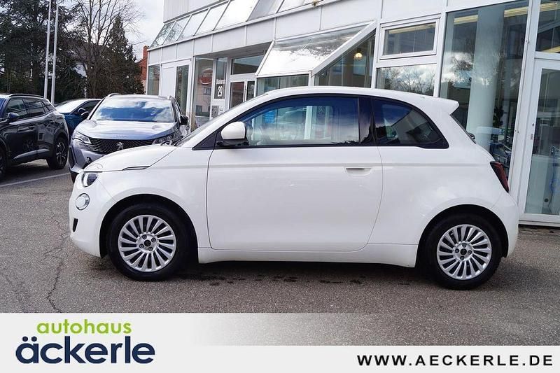 Gebraucht Fiat 500e Action 69 kW (95 PS) 2022 Colore esterno (arktis weiß) Kleinwagen