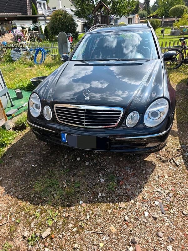 Schwarz Gebraucht 2004 Mercedes E500 Kombi | 5.100 € (Etwas zu teuer) - Bild 1/4
