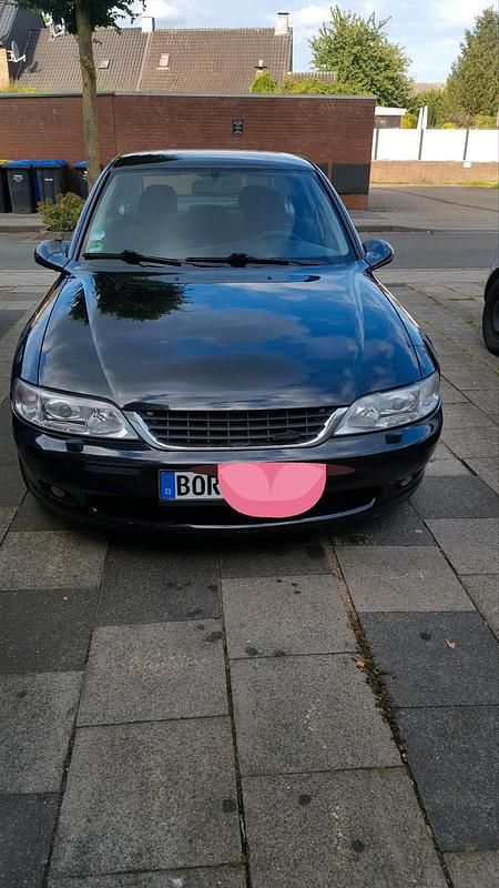 Schwarz Gebraucht 2000 Opel Vectra Limousine | 2.750 € - Bild 1/4