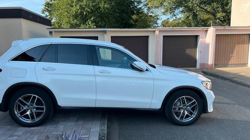 Weiß Gebraucht 2017 Mercedes GLC250 SUV | 28.000 € - Bild 1/4