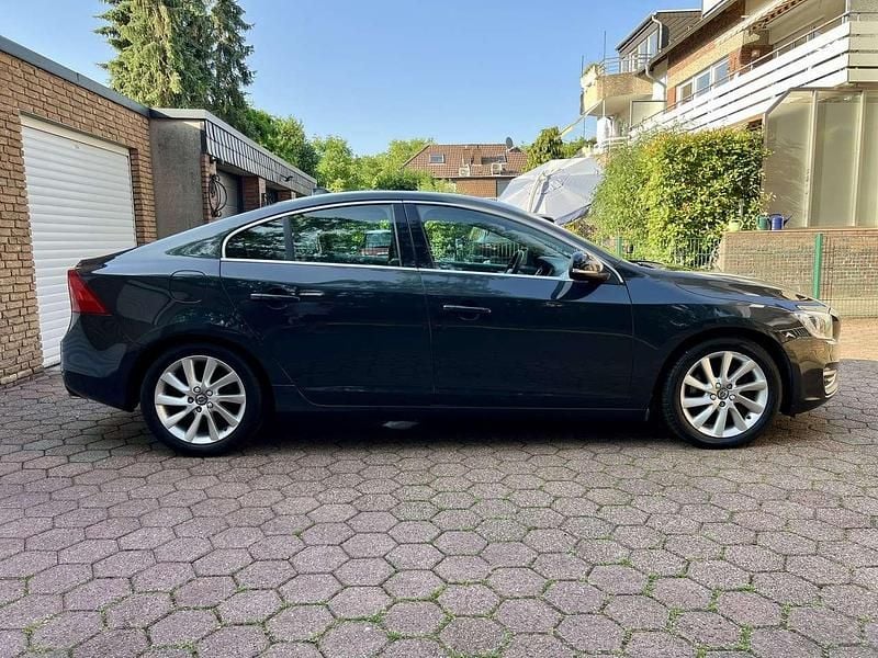 Grau Gebraucht 2015 Volvo S60 Summum Limousine | 16.500 € - Bild 1/4