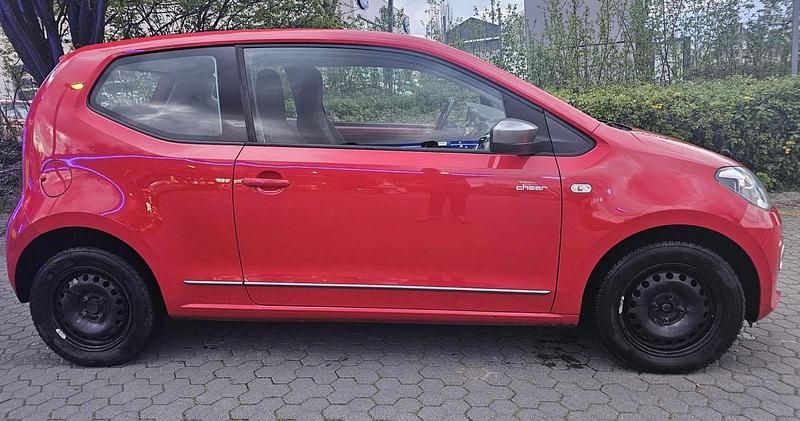 Second-hand VW up! 68 CP (50 kW) 2013 Roșu Hatchback
