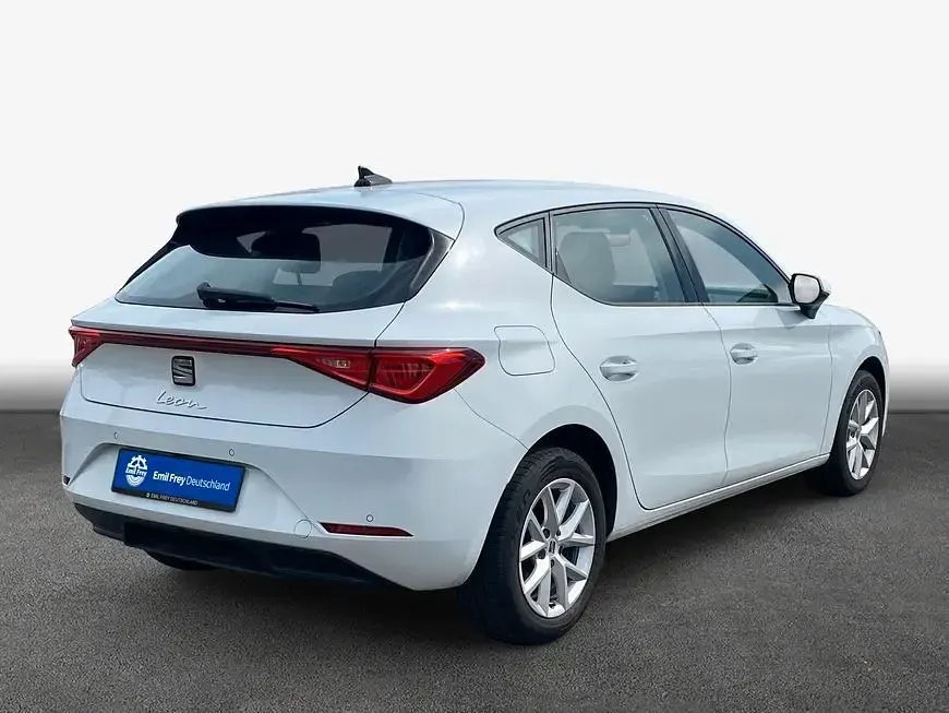 Gebraucht Seat Leon Style 131 PS (96 kW) 2022 Weiß Limousine