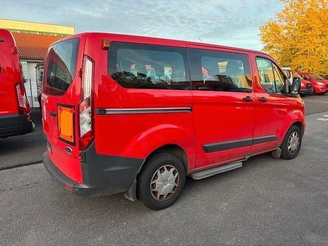 Second-hand Ford Transit Custom 105 CP (77 kW) 2017 Roșu Monovolum