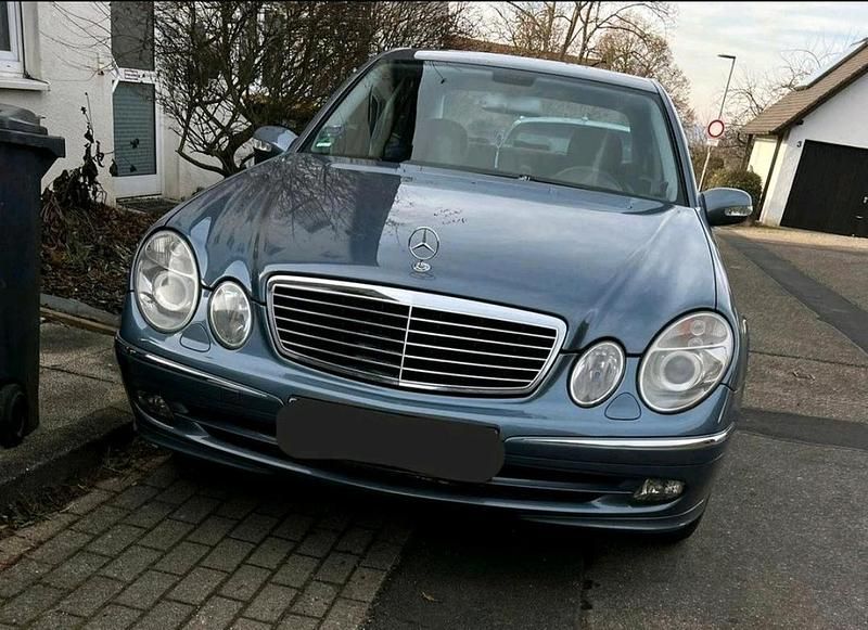 Blau Gebraucht 2006 Mercedes E280 Avantgarde Limousine | 4.500 € (Superpreis) - Bild 1/4