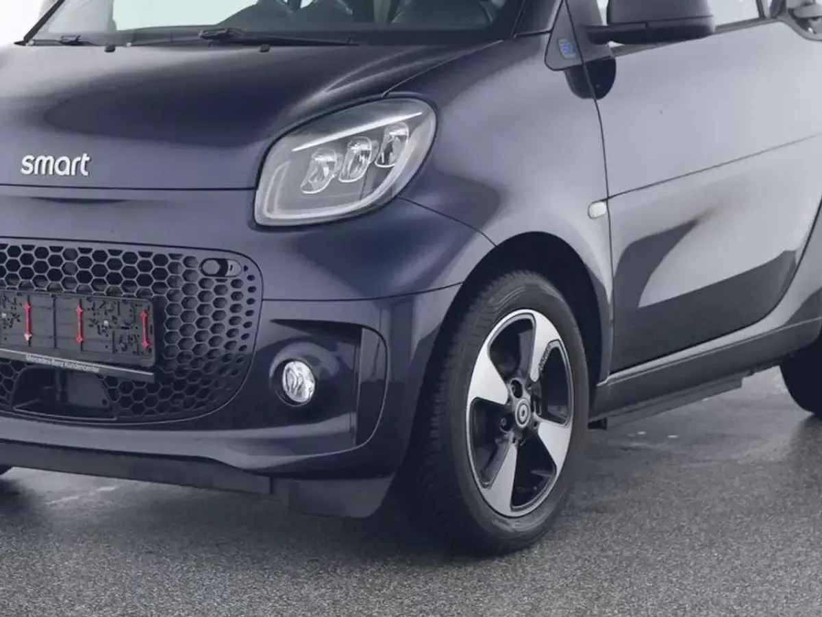 Gebraucht Smart ForTwo Coupé Exclusive 60 kW (82 PS) 2024 Bodypanels in sapphire blue (metallic) Kleinwagen