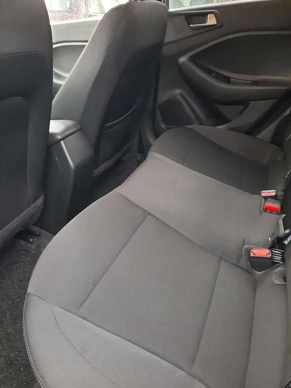 Gebraucht Hyundai i20 Passion Plus 84 PS (61 kW) 2018 Grau Limousine