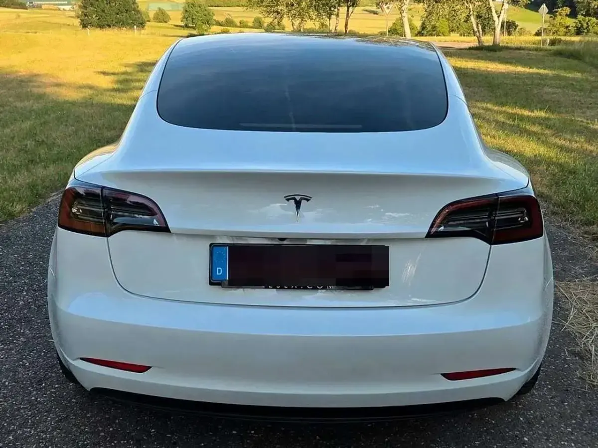 Gebraucht Tesla Model 3 RWD 208 kW (283 PS) 2023 Weiß Limousine