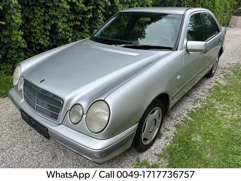Silber Gebraucht 1998 Mercedes E200 Limousine | 2.000 € (Superpreis) - Bild 1/4
