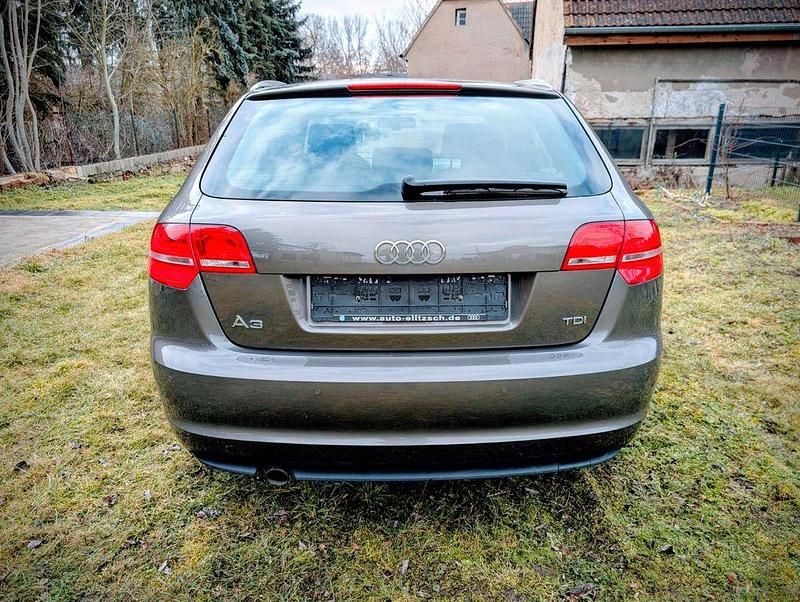 Gebraucht Audi A3 Ambiente 90 PS (66 kW) 2011 Grau Kleinwagen