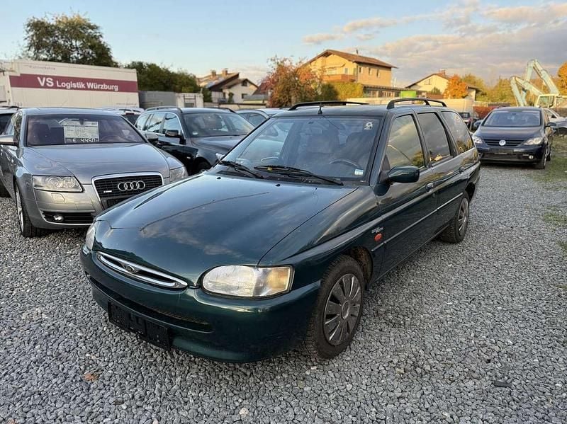 Grün Gebraucht 1997 Ford Escort Ghia Kombi | 800 € - Bild 1/4
