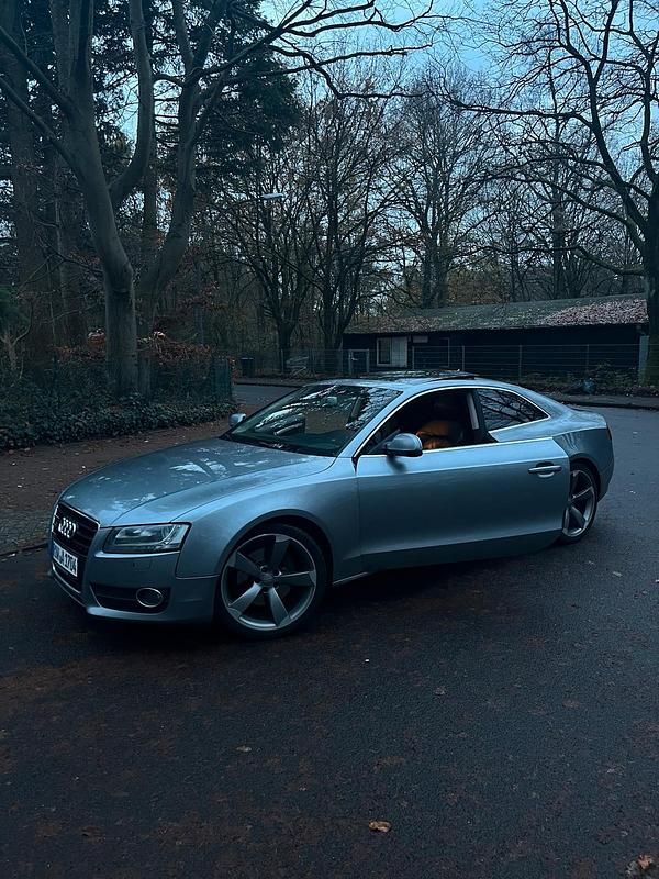 Grau Gebraucht 2010 Audi A5 Coupé | 7.199 € (Guter Preis) - Bild 1/4