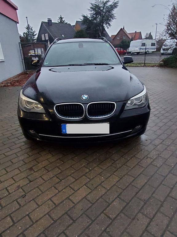 Schwarz Gebraucht 2010 BMW 520 Lifestyle Kombi | 5.800 € (Guter Preis) - Bild 1/4