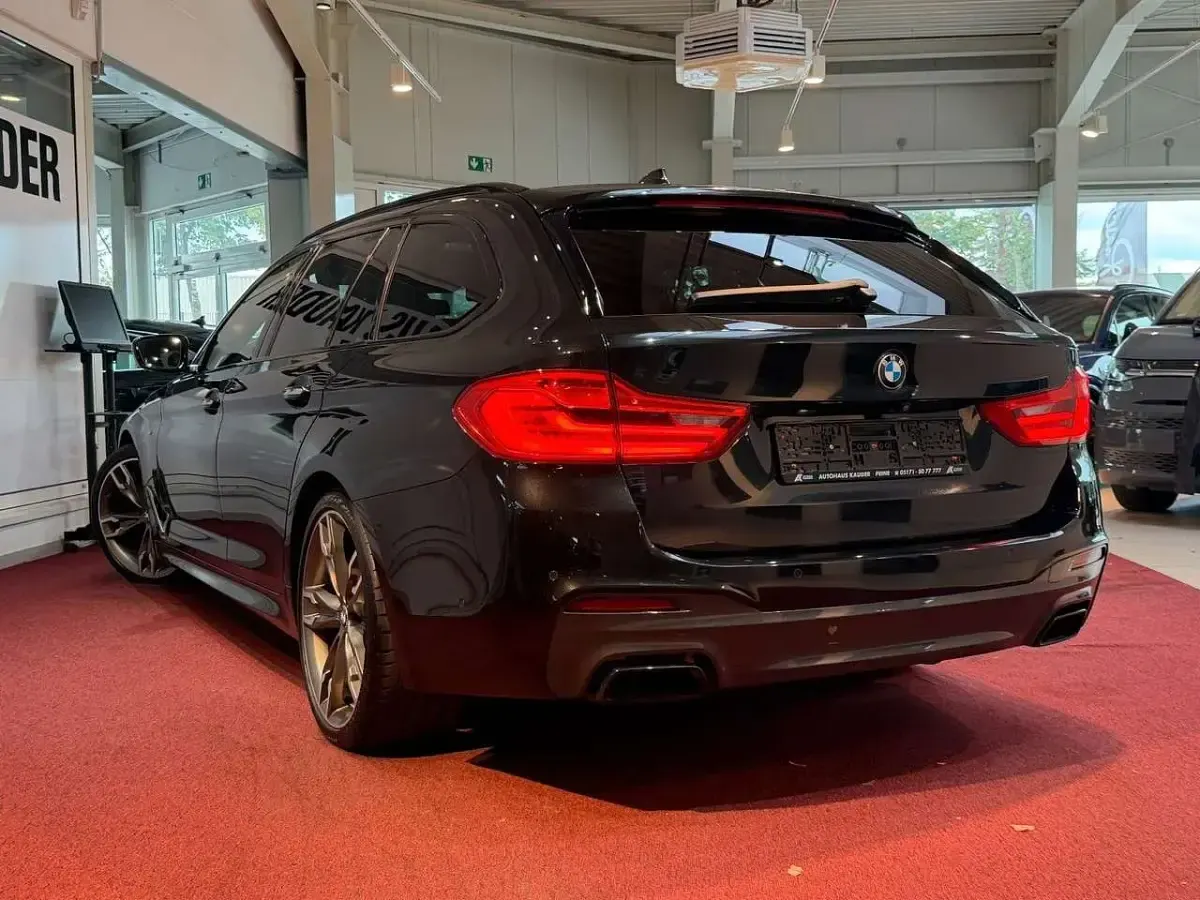 Gebraucht BMW 550 400 PS (294 kW) 2017 Black sapphire metallic Kombi