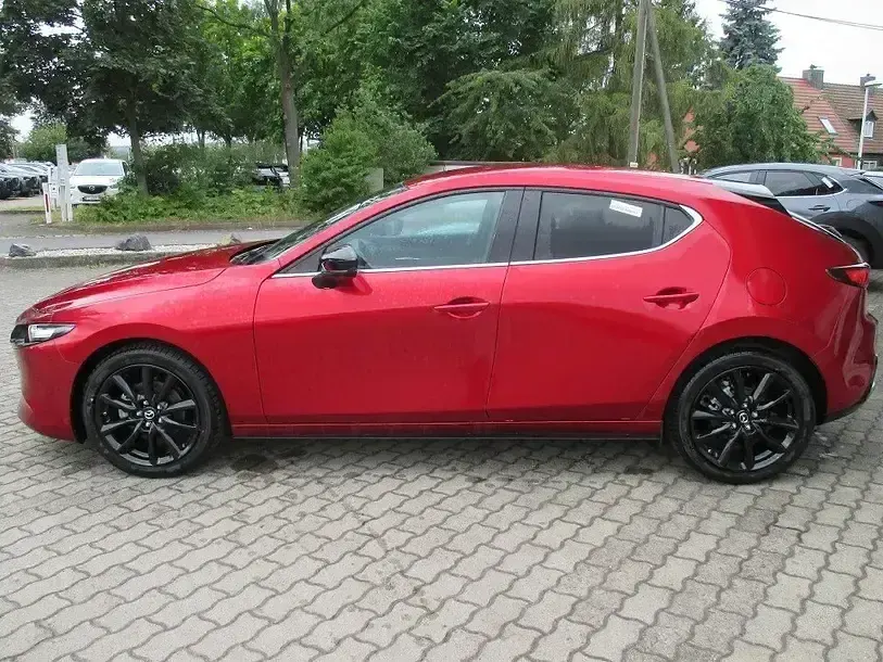 Neu Mazda 3 Homura-Line 140 PS (102 kW) 2026 Soul red crystal m Limousine