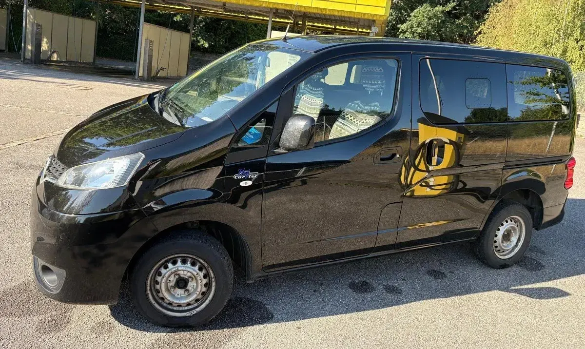 Gebraucht Nissan Evalia 110 PS (80 kW) 2018 Schwarz Van / Kleinbus