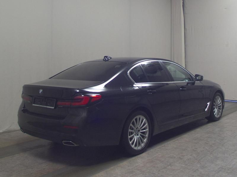 Gebraucht BMW 520 190 PS (139 kW) 2022 Schwarz metallic Limousine