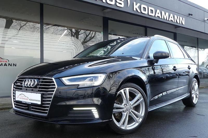 Schwarz Gebraucht 2020 Audi A3 Sportback e-tron Sport Kleinwagen | 16.950 € (Fairer Preis) - Bild 1/4