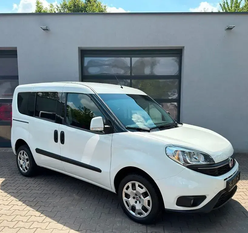 Gebraucht Fiat Doblò 95 PS (69 kW) 2015 Colore esterno (weiß) Van / Kleinbus