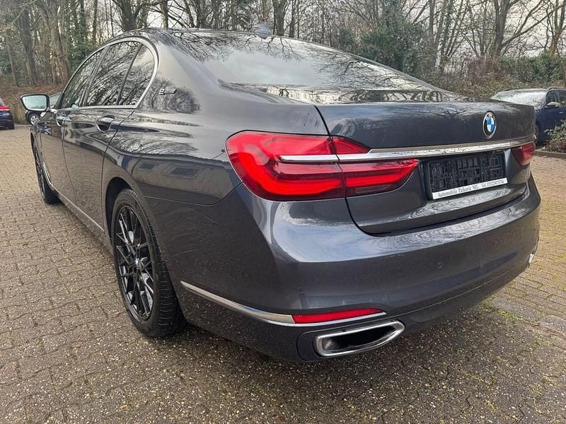 Gebraucht BMW 740 258 PS (189 kW) 2018 Grau Limousine