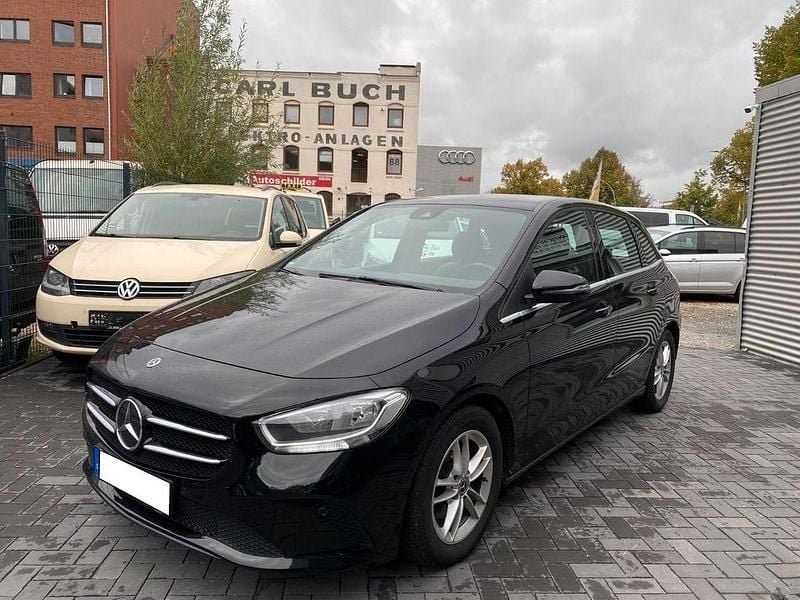 Schwarz Gebraucht 2020 Mercedes B180 Van / Kleinbus | 10.999 € (Superpreis) - Bild 1/4