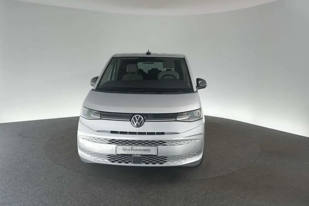 Gebraucht VW Multivan Life 150 PS (110 kW) 2025 Silber Van / Kleinbus