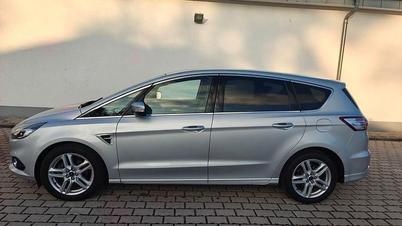 Gebraucht Ford S-MAX Titanium 209 PS (153 kW) 2018 Silber Van / Kleinbus
