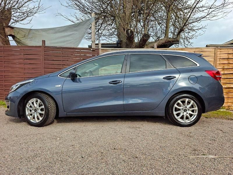 Gebraucht Kia Ceed DREAM-TEAM Edition 101 PS (74 kW) 2019 Blau Kleinwagen