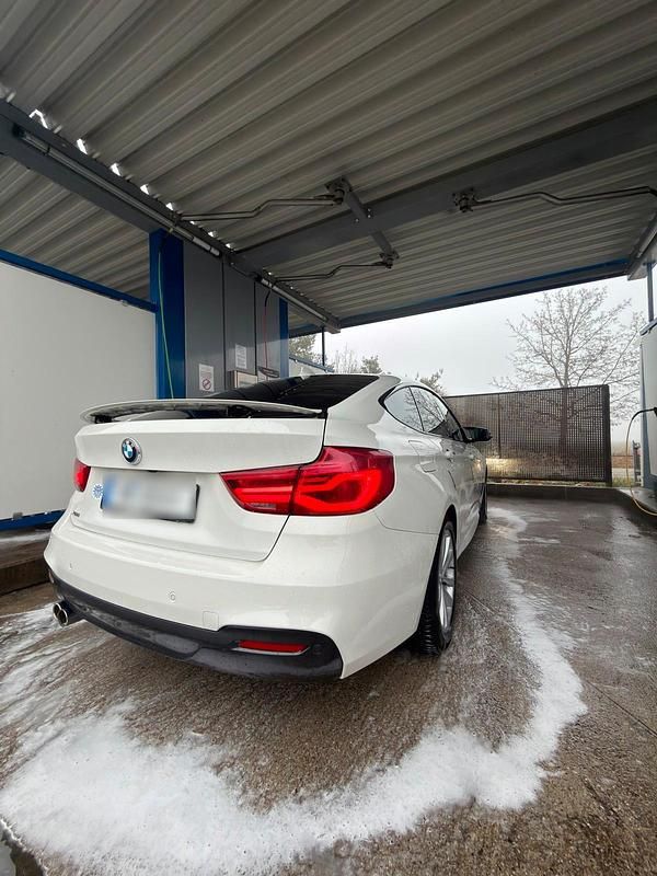 Gebraucht BMW 330 M Sport 252 PS (185 kW) 2018 Weiß Limousine