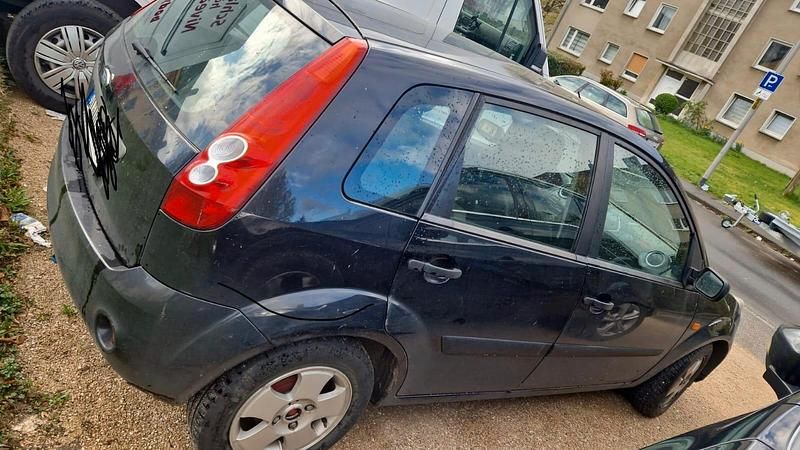 Gebraucht Ford Fiesta 70 PS (51 kW) 2006 Blau Kleinwagen
