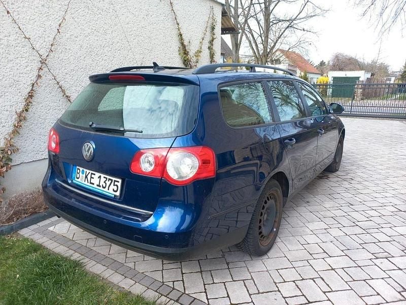 Gebraucht VW Passat Trendline 102 PS (75 kW) 2009 Blau Limousine